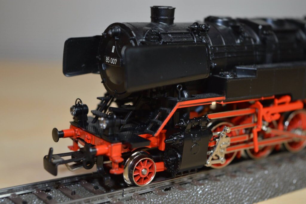 Umbau Maerklin 3309 BR 85 007 3