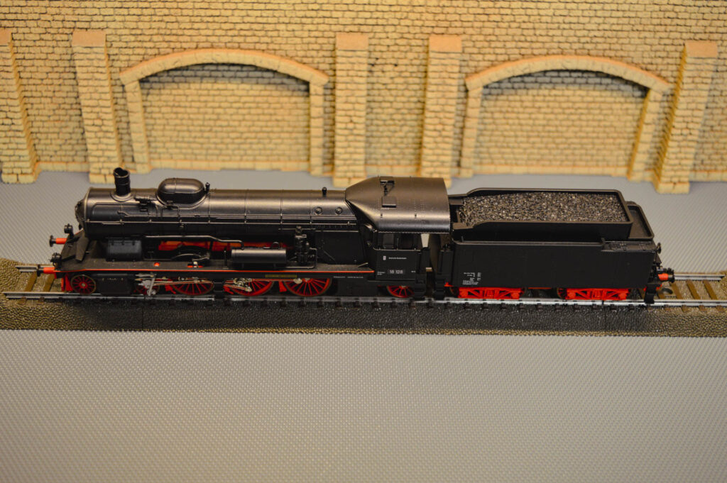 Umbau Maerklin 3711 BR18 128 20