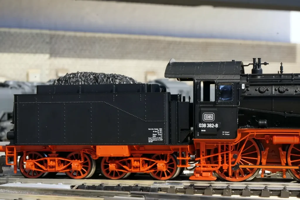 Fleischmann 931168 BR038 382-8 (3)
