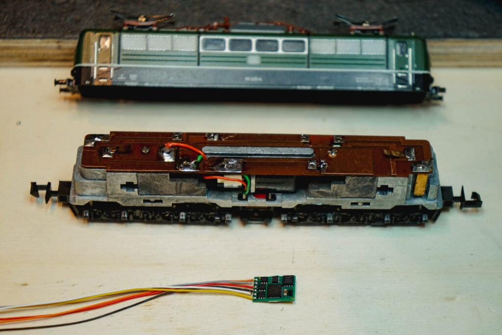 Umbau Minitrix 51 2056 00 BR151 025 4 DB 10