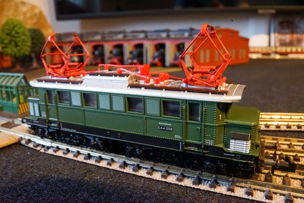 Minitrix 12521 E44 098 DB (1)