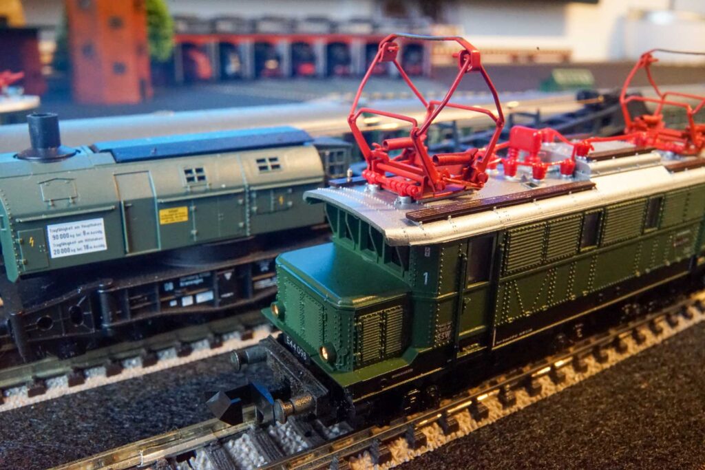 Minitrix 12521 E44 098 DB (3)