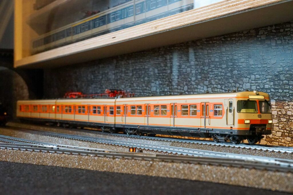 Trix 22620 BR 420 S-Bahn Triebzug DB (1)