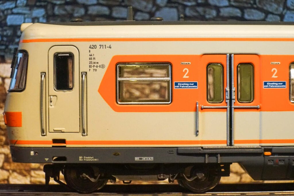 Trix 22620 BR 420 S-Bahn Triebzug DB (10)