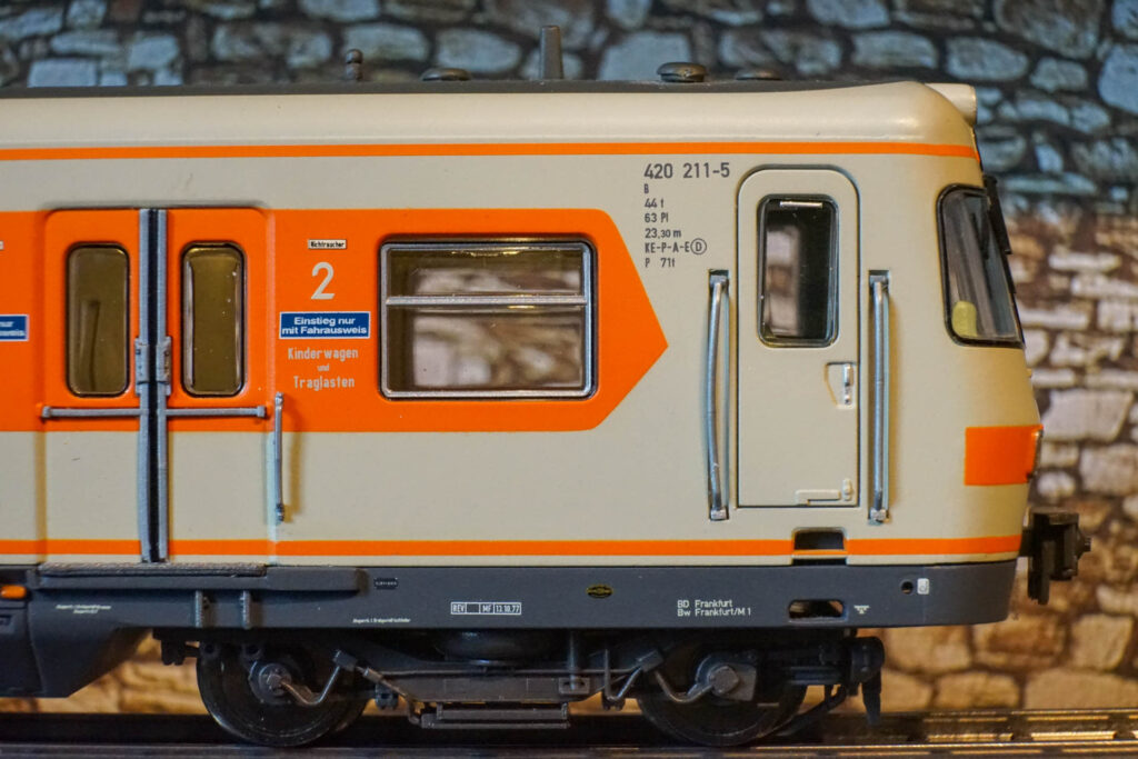 Trix 22620 BR 420 S-Bahn Triebzug DB (4)