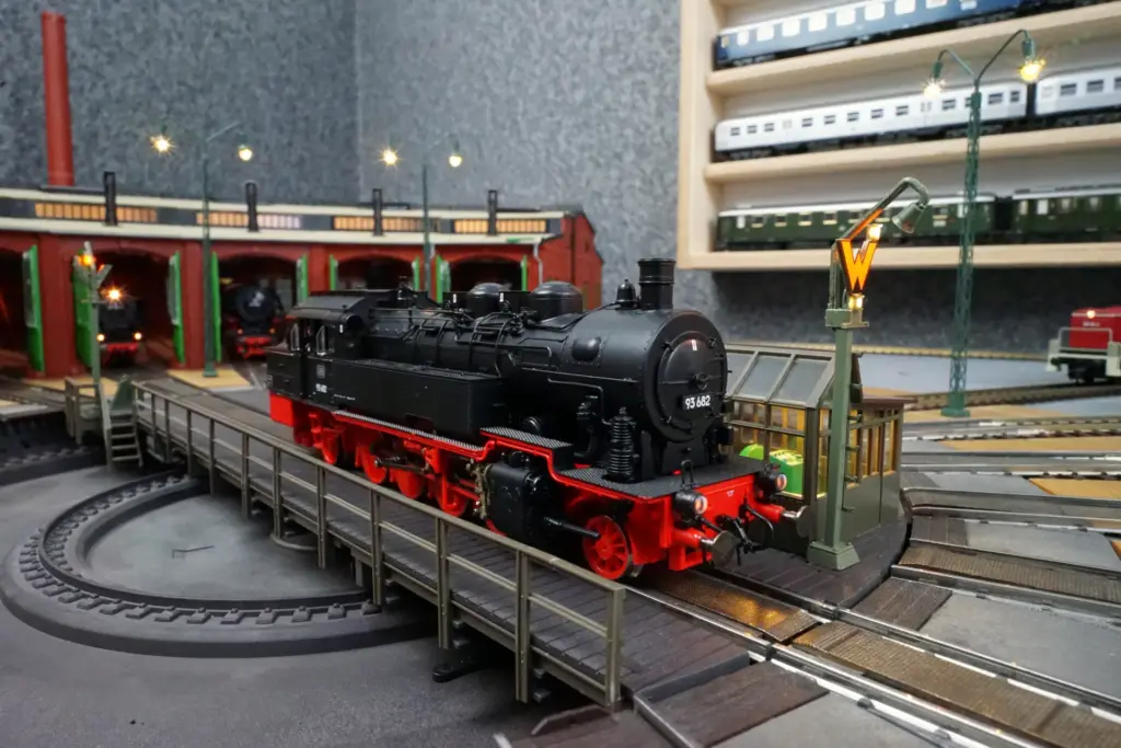 Roco DC 43320 DB 93 682 (1)