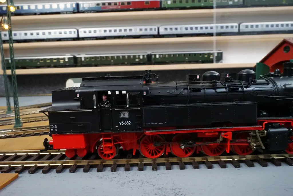 Roco DC 43320 DB 93 682 (6)