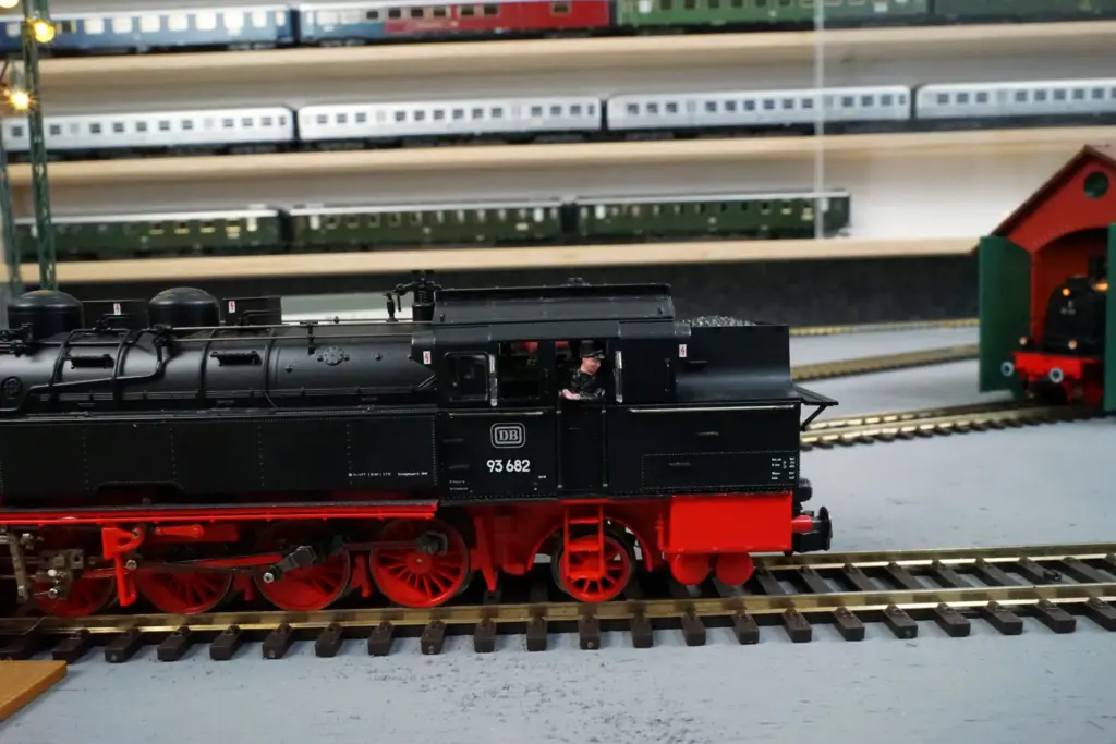 Roco DC 43320 DB 93 682 (8)